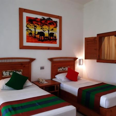 The Oasis Beach Resort Hambantota Extérieur photo