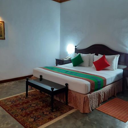 The Oasis Beach Resort Hambantota Extérieur photo