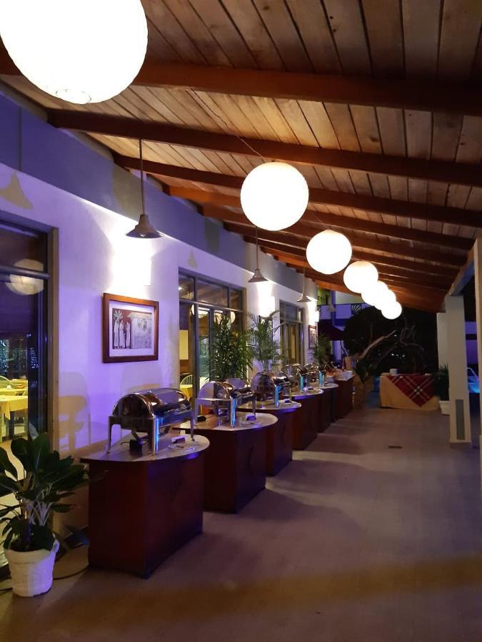 The Oasis Beach Resort Hambantota Extérieur photo
