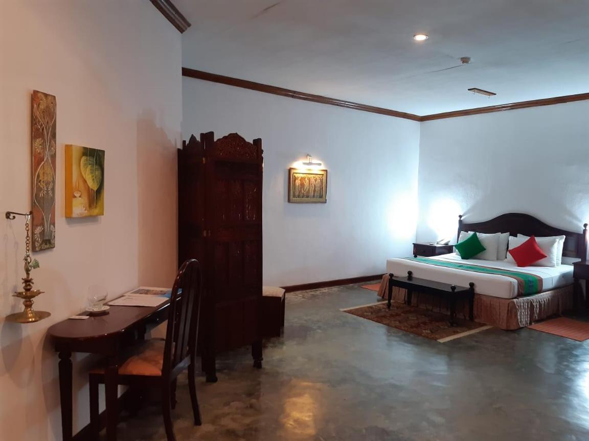 The Oasis Beach Resort Hambantota Extérieur photo