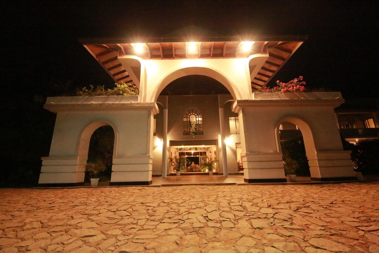 The Oasis Beach Resort Hambantota Extérieur photo