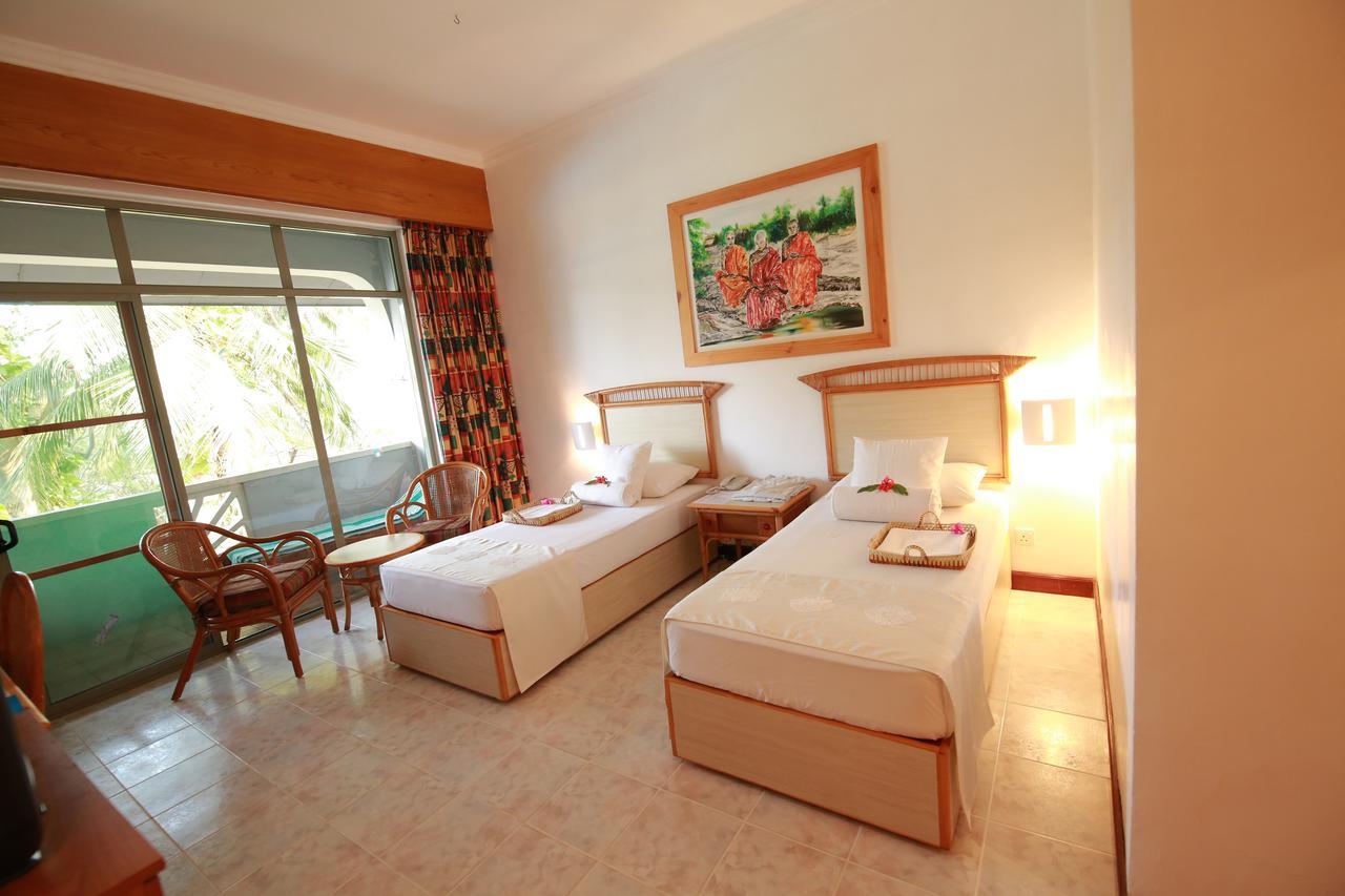 The Oasis Beach Resort Hambantota Extérieur photo