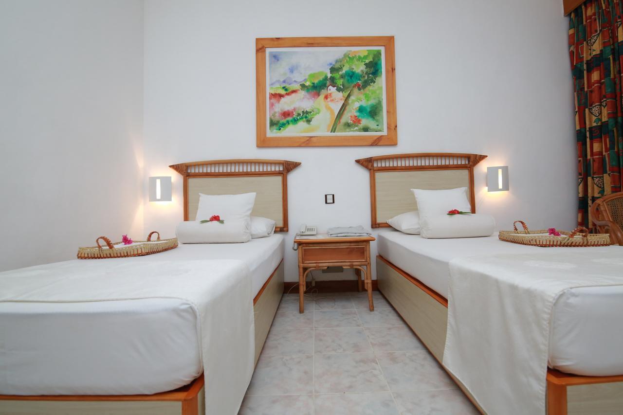The Oasis Beach Resort Hambantota Extérieur photo